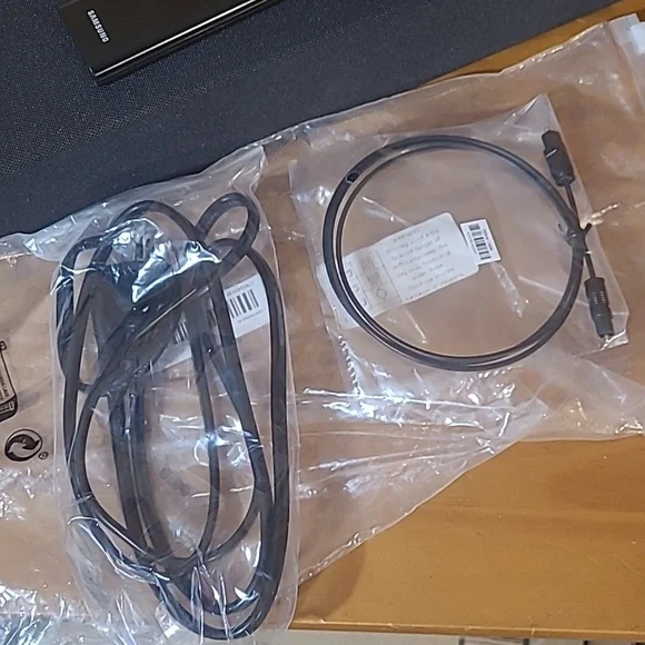 Samsung Soundbar (Like New) - Picture 11 of 12
